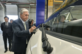 Тоқаев KIA көлігін шығаратын зауыттың жұмысын тексерді