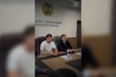 «Қабырға артындағы балалық шақ»: Прокурорлар Шавкат Рахмоновқа «кино» көрсетті (ВИДЕО)