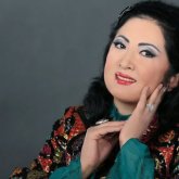 80 жастағы қарт ана Мақпал Жүнісоваға гауһар тасты сақина сыйлады (ВИДЕО)