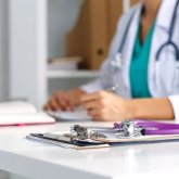 Мамандар түнде жұмыс істейтін әйелдердің сүт безі ісігіне шалдығу қаупі жоғары екенін анықтады