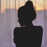 Өзінен 20 жас үлкен жігітке ғашық боп қалған 19 жастағы астаналық бойжеткен жан сырымен бөлісті