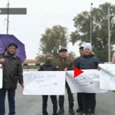 Алматы облысында ашынған жұрт жолды жауып тастады