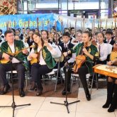 Семейде домбырашылар флешмобы өтті