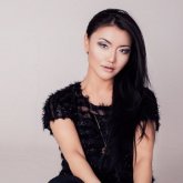 «Бір киген нәрсемді қайтадан кимеймін»: Зарина Омароваға күйеуі 7 млн-ға тон алып берген