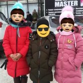 Ақтөбеде 2019 жылғы түлектер бір отбасының балаларына қыстық киім алып берді