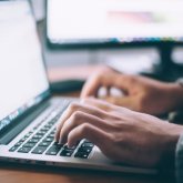 Жылжымайтын мүлік иелері енді үйден шықпай-ақ адамдарды тіркеуден алып тастай алады