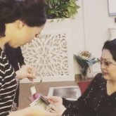 Мақпал Жүнісова Қарақаттың балаларына - 500 доллар, ал өзіне алтын сыйлады (ВИДЕО)