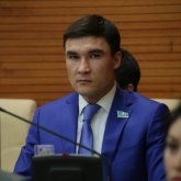 «Немного грустно»: Серик Сапиев сложил полномочия депутата парламента