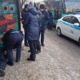 Мужчина скончался на остановке на глазах у прохожих в центре Караганды