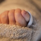 Астанада аяғы кесіледі деген 11 айлық сәби шетінеп кетті