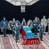 Алматылықтар аты аңызға айналған «Қара майормен» қоштасып жатыр