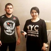 Хабиб Нурмагомедов ақтөбелікке Toyota Camry автокөлігін табыстады