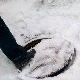 Женщина объявила войну открытым колодцам в ВКО (ВИДЕО)