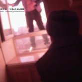 Около часа полицейский в Усть-Каменогорске уговаривал мужчину не прыгать из окна многоэтажки