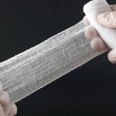 Өскеменде жасөспірім электрошокермен қорқытқысы келген полицейді тістеп тастады