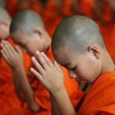 Монах сменил пол ради карьеры модели