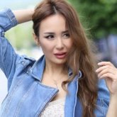 «Өмірімізге қауіп төнуде»: Денис Тен өлтірілген мекен-жайда белгілі әншінің де көлігін тонап кетті