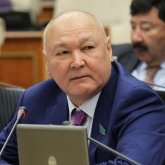 «Сауатсыз болды»: лингвистикалық комиссия президенттікке үміткер Жұматай Әлиевтің қазақ тілін білмейтінін айтты