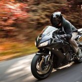 «Миы шашылған»: 32 жастағы байкер жол апатынан қаза тапты (ВИДЕО)