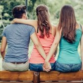 «Аяғы ауыр»: сүйгеніне жан құрбысын өз қолымен ұзатып берген қыз сырымен бөлісті