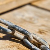 Қостанайда шынжырға байлап өлтірілген ер адамның ісі қаралып жатыр