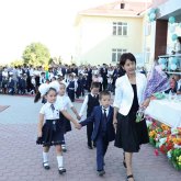 Алғашқы қоңырау: бүгін елімізде мектеп табалдырығын 400 мыңнан астам бала аттады