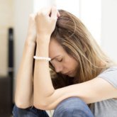 «Аузынан көбік ағып тұр»: абысыны күн көрсетпей жүрген жесір әйел мұңын шақты