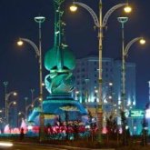 Ашхабадта орталық көшемен жүрген әйел жүргізушілердің куәлігін алып қойып жатыр