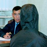 «Күдікті ешқайда кетпеу керек»: зағип кісінің 7 мың теңгесін тартып алған жігіт ұсталды