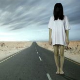 «Бассейнге ертіп кетіпті»: үйіне киімсіз келген әйелдің әңгімесі