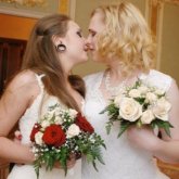 Сұмдық! Екі қалыңдық заңды некеге отырды