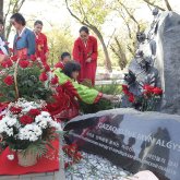 Қарағандыда кәріс этно-мәдени орталығы қазақ халқына алғыс білдіретін естелік белгісін ашты