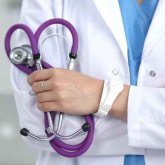 Дәріханада талма ауруы ұстаған жігітті кездейсоқ өткен дәрігер құтқарды