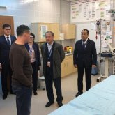 Жұмыс берушілер қазақстандықтар мен шетелдіктерге жалақыны тең бөлуі тиіс - Біржан Нұрымбетов