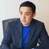 «Ән айту харам»: танымал айтыскер діни ұстанымына байланысты сахнадан кеткен әншілерді сынады