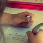 Отбасы бюджетіне қатысты мектеп оқулығындағы кесте ата-ананың наразылығын тудырды