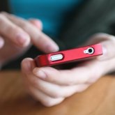 «Қоңырау не келмейді, не соға алмайсың»: нөмірі тіркелмегендер оператор кеңсесін шулатып жүр (ВИДЕО)