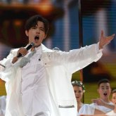 Америкалықтар Ресей әншілерінің арасындағы Димаш Құдайбергенге орындарынан тұрып қол соқты