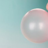 Қараңғыда сағыз шайнау — өлгендердің етін шайнаумен тең