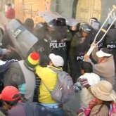 Әскери қызметкерлер президентке қарсы наразылық шеруін басудан бас тартты