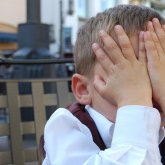 «Көкала қойдай сабаған»: Ақтөбеде жалғызбасты ананың ұлы балабақшадан таяқ жеп қайтқан