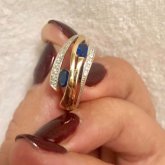 Төбет жерде жатқан нан ішінен гаухар таспен көмкерілген жүзік тауып алған