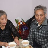 «Бөлменің бір шетінде әжет өтейтін шелек бар»: Шыңжаң лагеріне айыпсыз қамалған қазақтардың тағдыры (ФОТО, ВИДЕО)