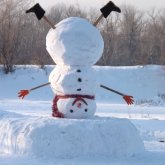 Елордалық тұрғын қолдан жасалған 300 аққаланың тас-талқанын шығарды (ВИДЕО)