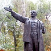 «Ақылға сыймайды»: Қазақстанда Ленин атындағы 159 мүсін, 15 мектеп бар