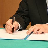 Президент өз еркімен отставкаға кетті