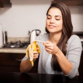 Бананды қабығымен балаға бермеңіз, өйткені...