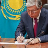 Тоқаев кей шенеуніктерді секіріп жүретін шегірткеге теңеді