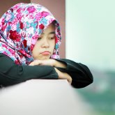 «Мына киімді әкемнен қорыққандықтан киіп жүрмін» - хиджаб киген 13 жастағы қыздың жанайқайы