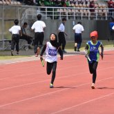 Оқушылардың хиджаб киюіне қарсы болған мектеп директоры жұмыстан қуылды